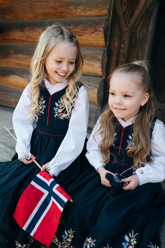 Festdraktskjorte jente